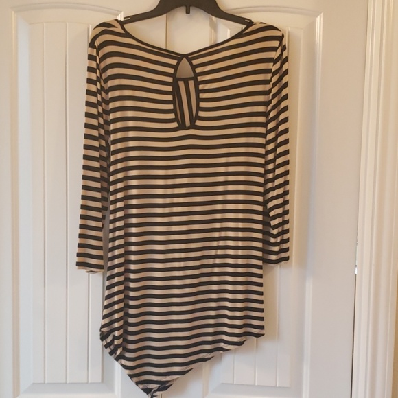 Cable & Gauge Asymmetrical Top - Picture 2 of 2